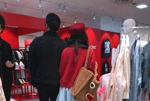 明星偶遇吃瓜群众是谁,现场互动温馨瞬间